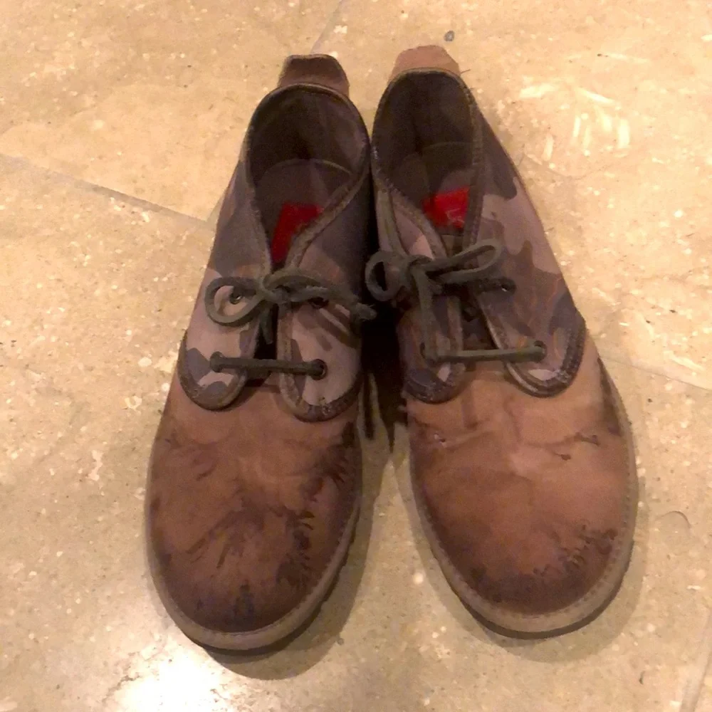 Ugg camouflage genuine leather & textile chukka boot, size 7